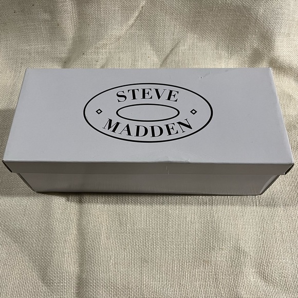 Steve Madden Talent-R Silver Rhinestone Flats, NIB - Picture 7 of 9